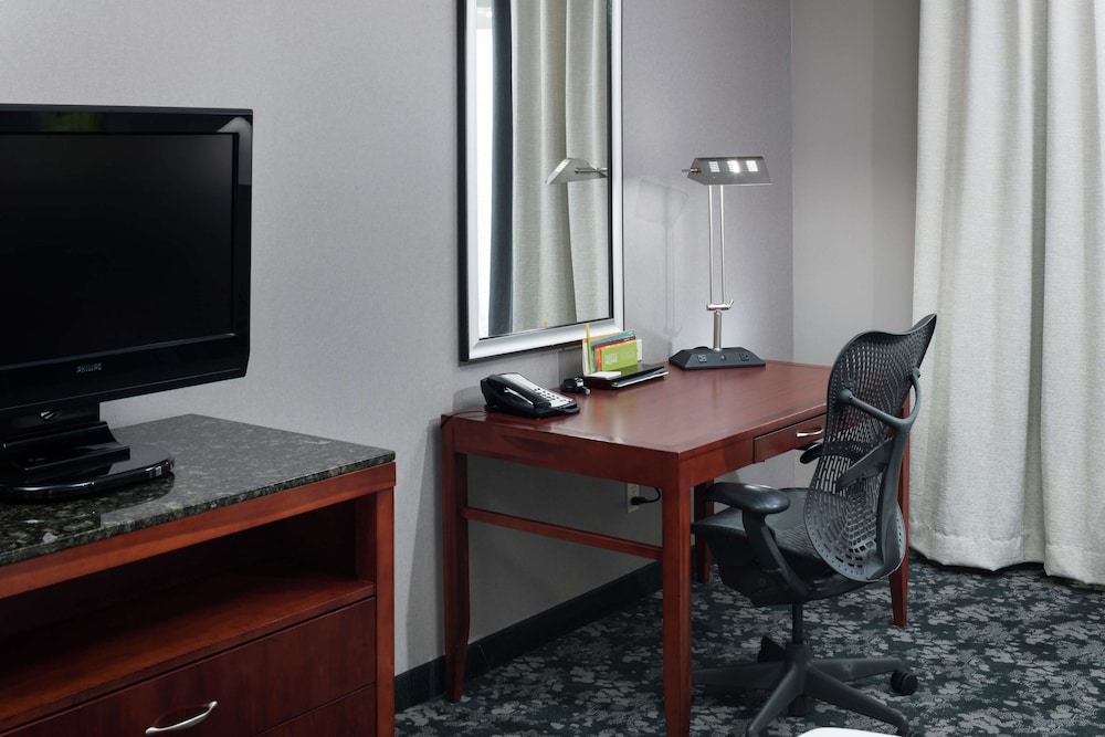 Hilton Garden Inn Lake Forest Mettawa 40/46