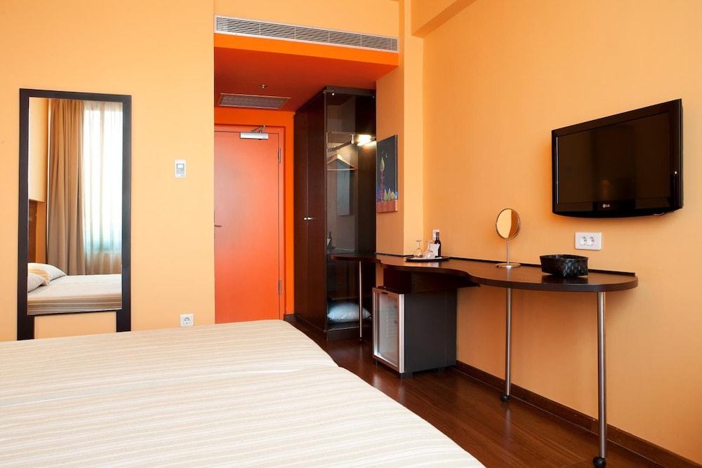 Athens Center Square Hotels 10/27