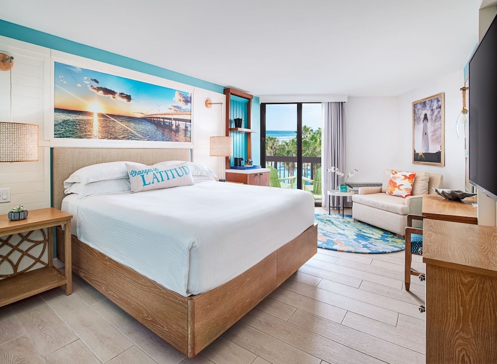 SAND, PREMIUM, KING BED, PARTIAL OCEAN VIEW