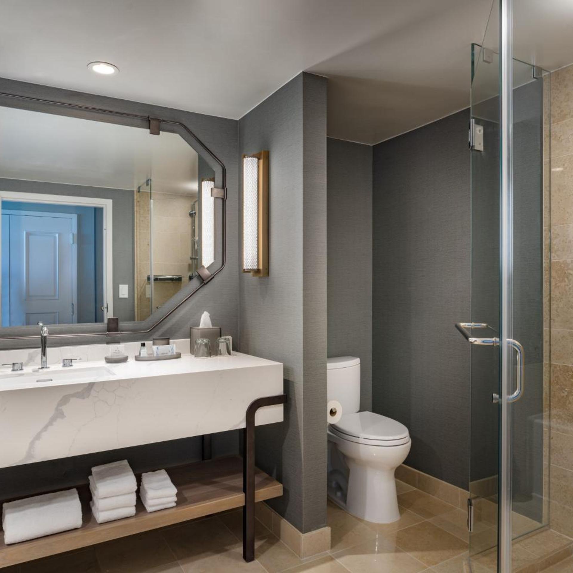 Guest Room, King Bed, Resort View, Sofa, High Floor، JW Marriott Orlando Grande Lakes 3/4