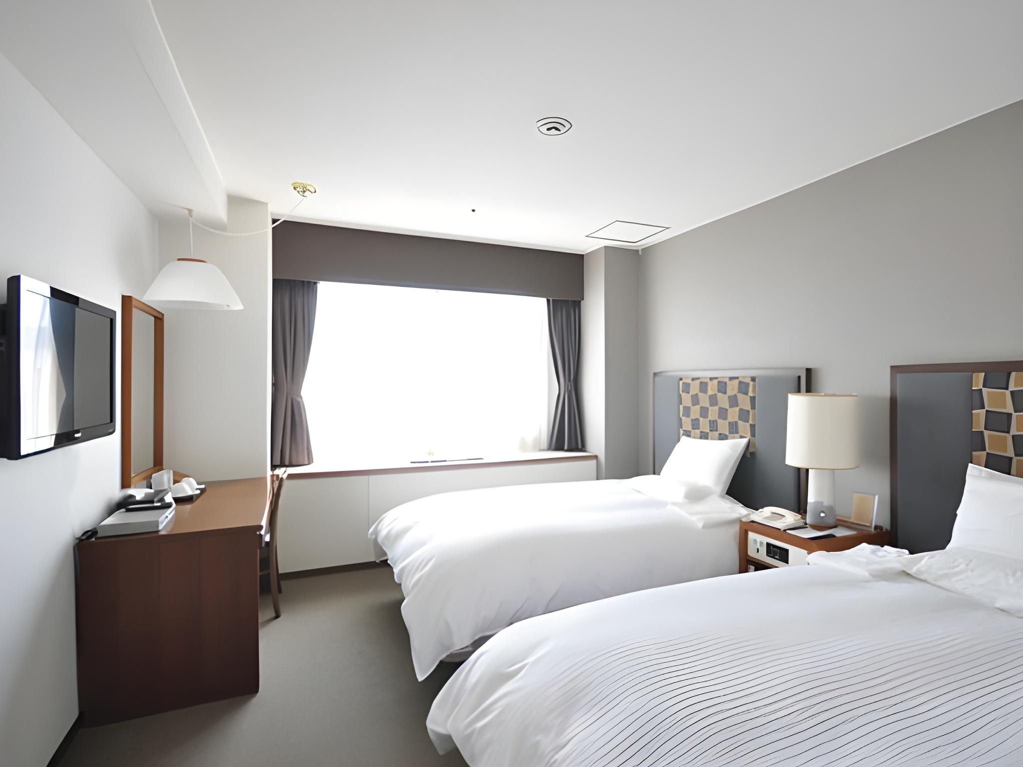 Standard, Twin Beds, Night View, Smoking
