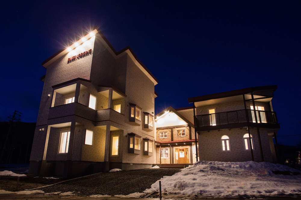 Bliss Lodging 2/44