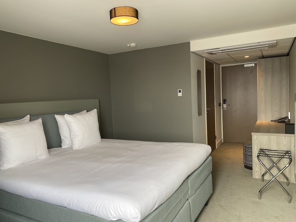 DELUXE, TWIN BEDS