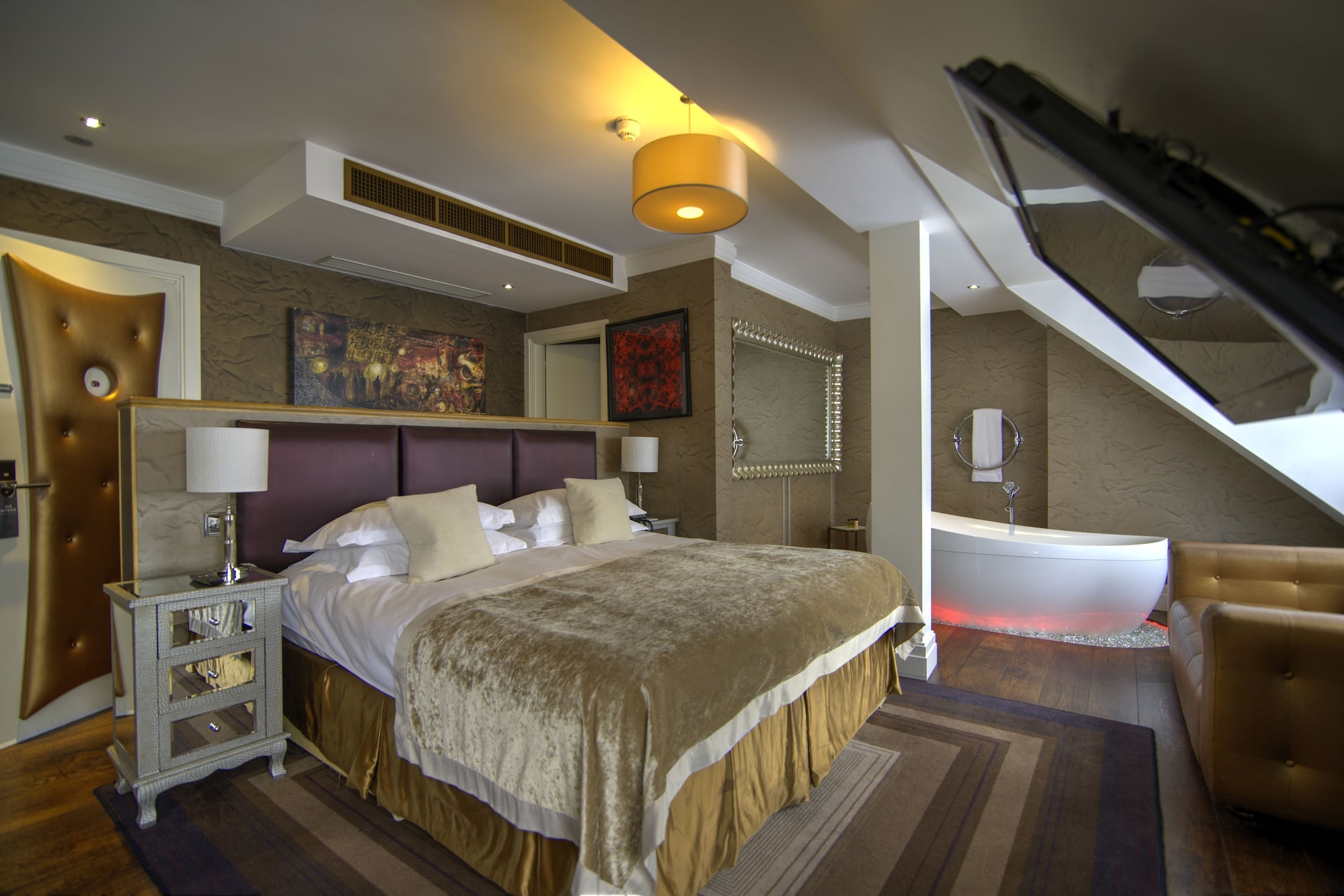 LOFT, SUITE, KING BED