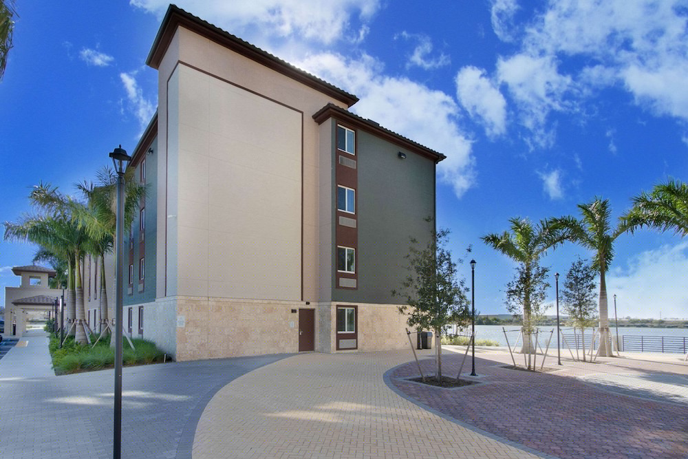 WoodSpring Suites Miramar 36/37