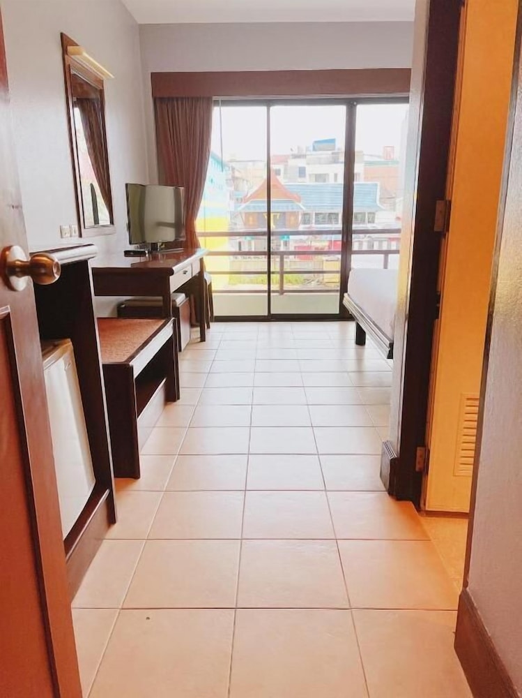 C N Hotel Patong 23/46
