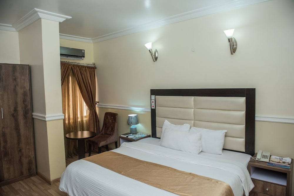 EXECUTIVE, DOUBLE BED