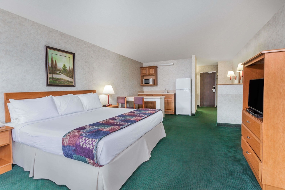 Days Inn And Suites Lexington 8/21
