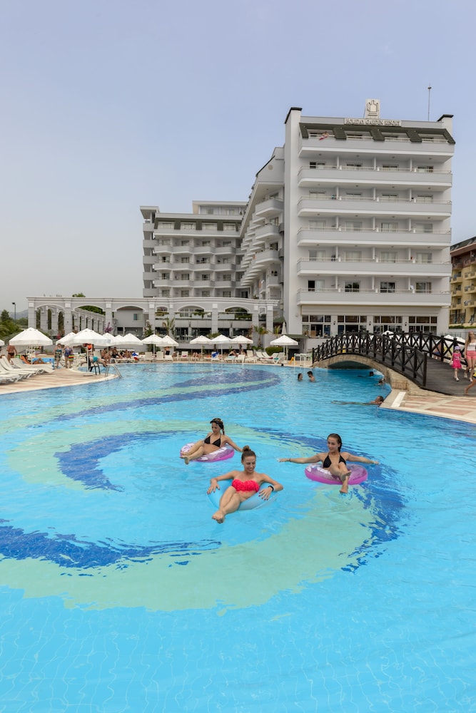 Holiday Garden Resort 32/40