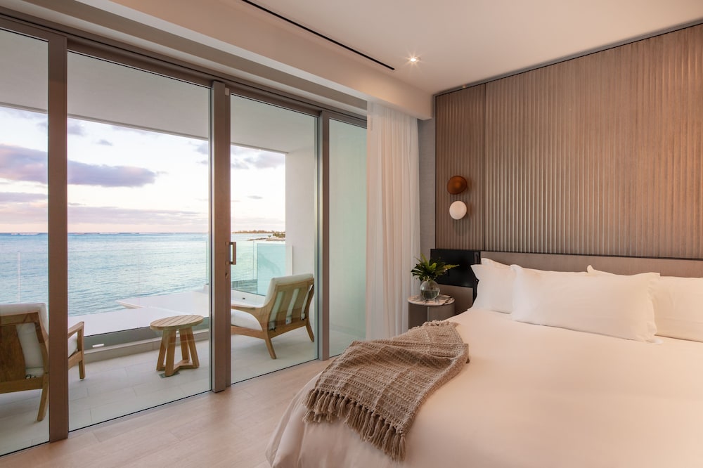 2 BEDROOMS, SUITE