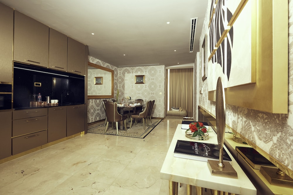 Number One Oxford Street Hotel & Suites 7/51
