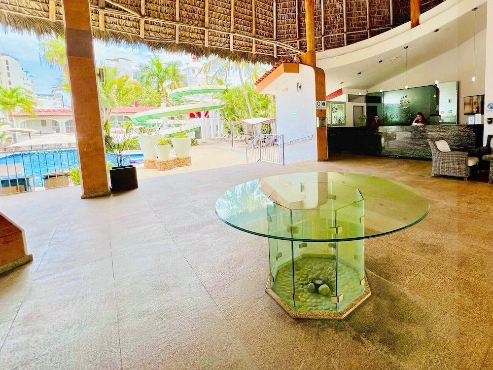 Los Picos Hotel & Suites Bucerias 44/50