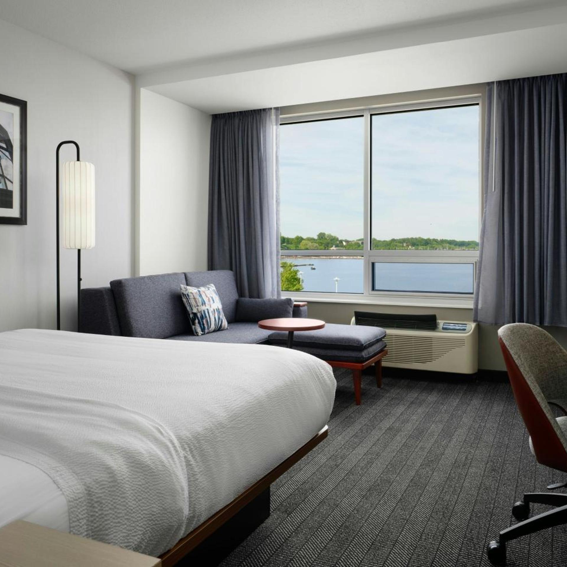 Guest Room, Deluxe, King Bed, Bay View, Sofa