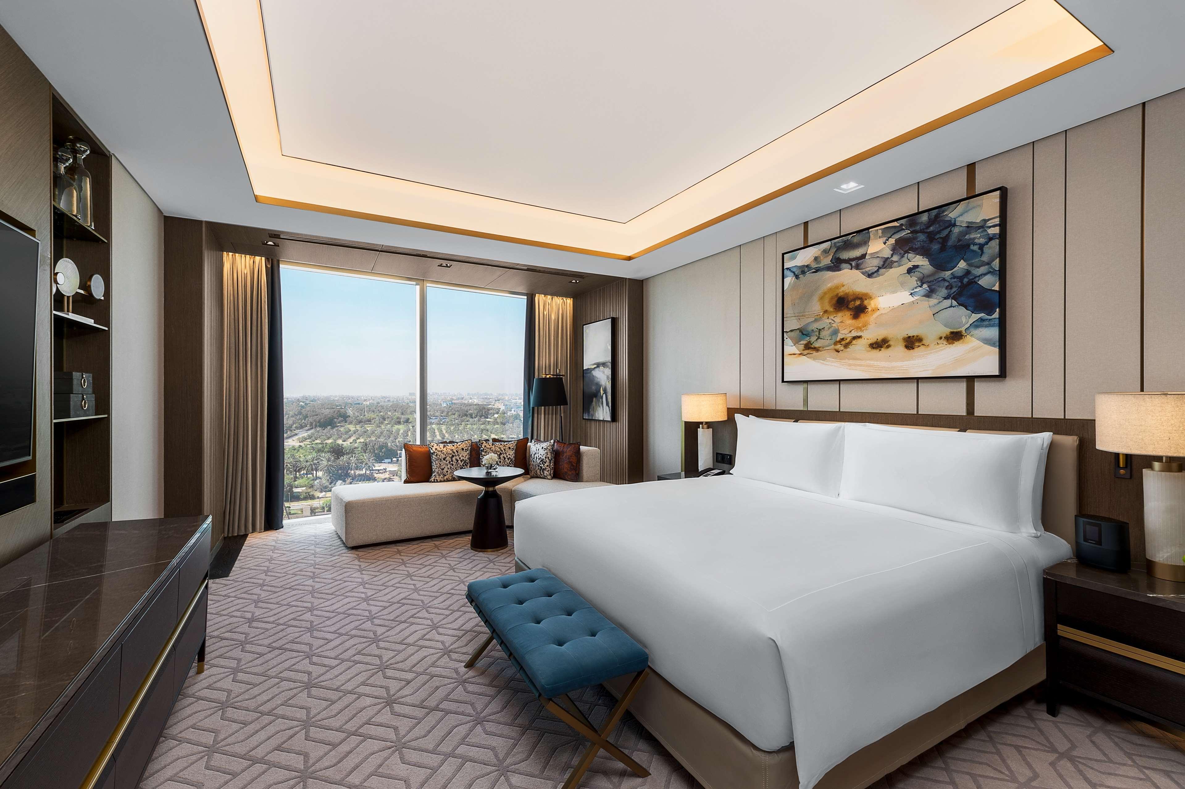 1 BEDROOM, GRAND, IKAROS, PREMIER, SUITE, KING BED