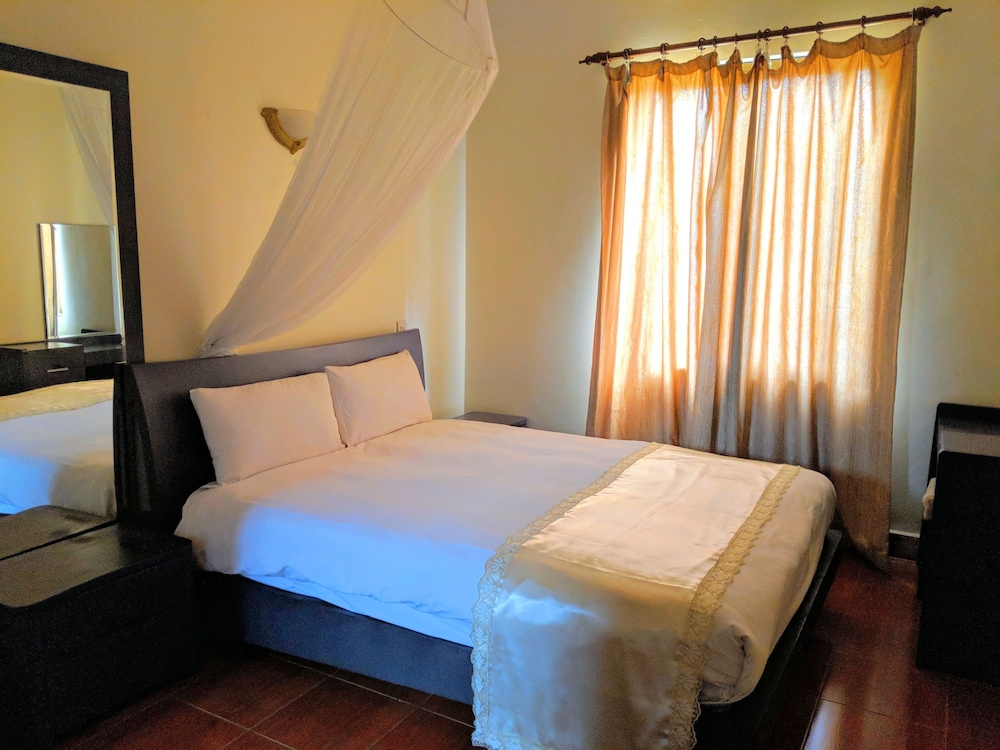 1 BEDROOM, EXECUTIVE, SUITE, POOL VIEW