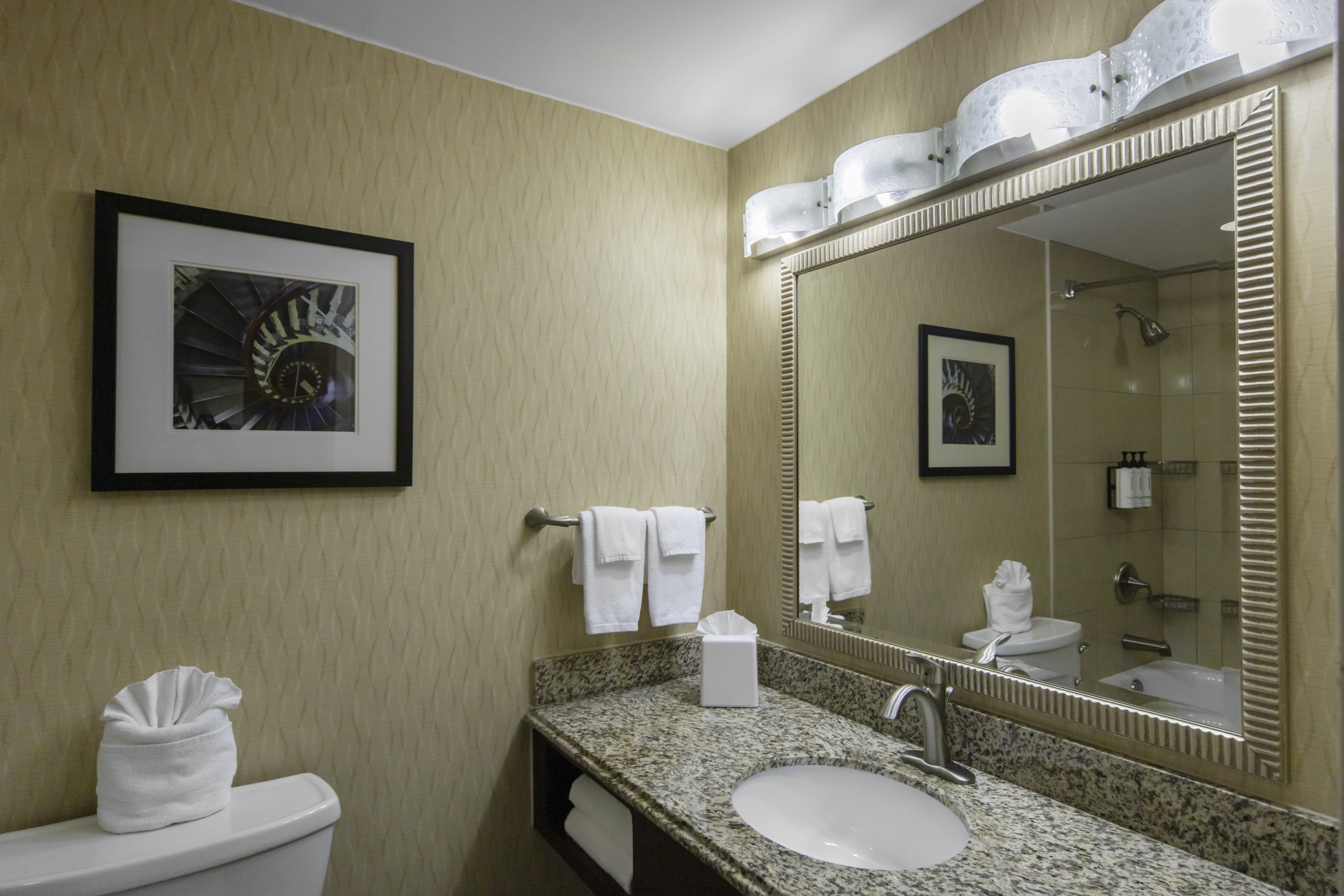 Room, Queen Bed, CROWNE PLAZA BOSTON - WOBURN 2/2