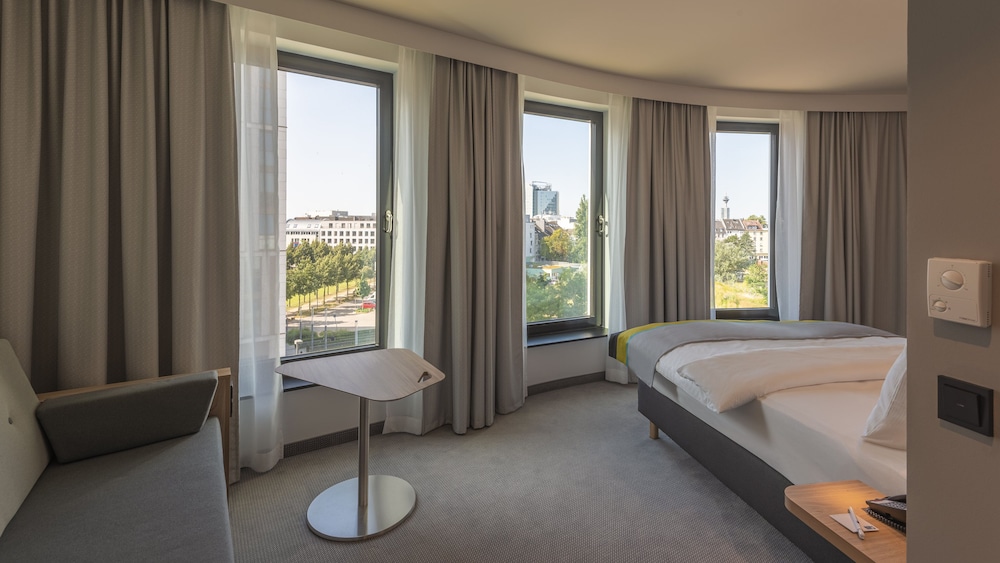 Holiday Inn Express Dusseldorf Hauptbahnhof 33/59