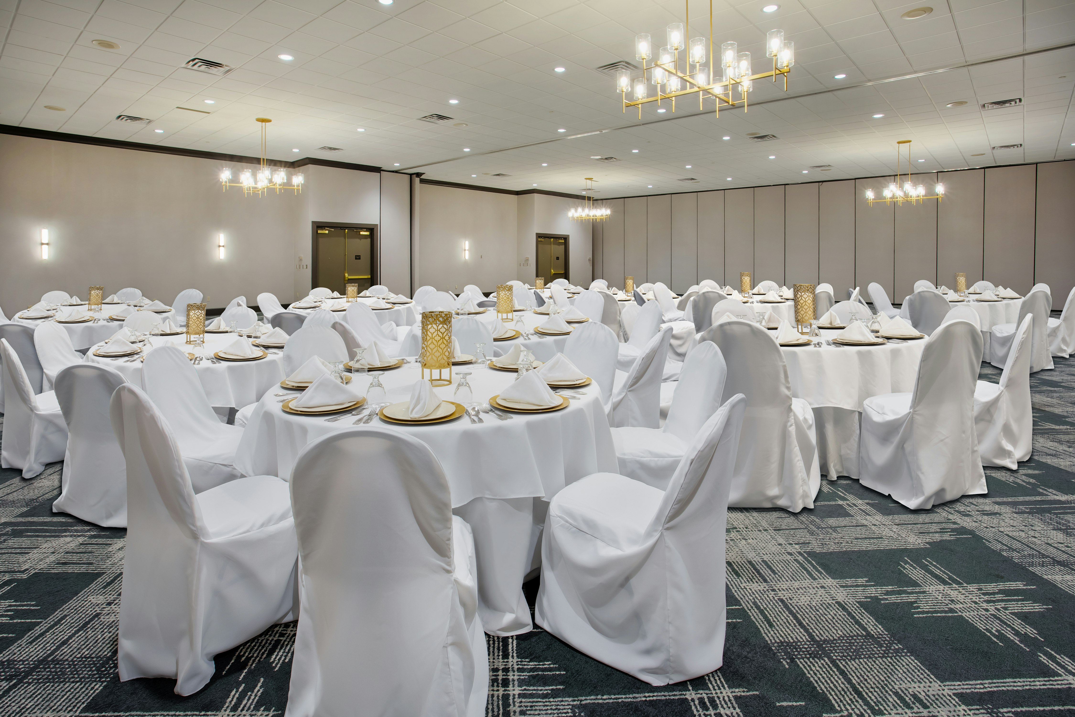 DoubleTree by Hilton Lansing, MI 27/32