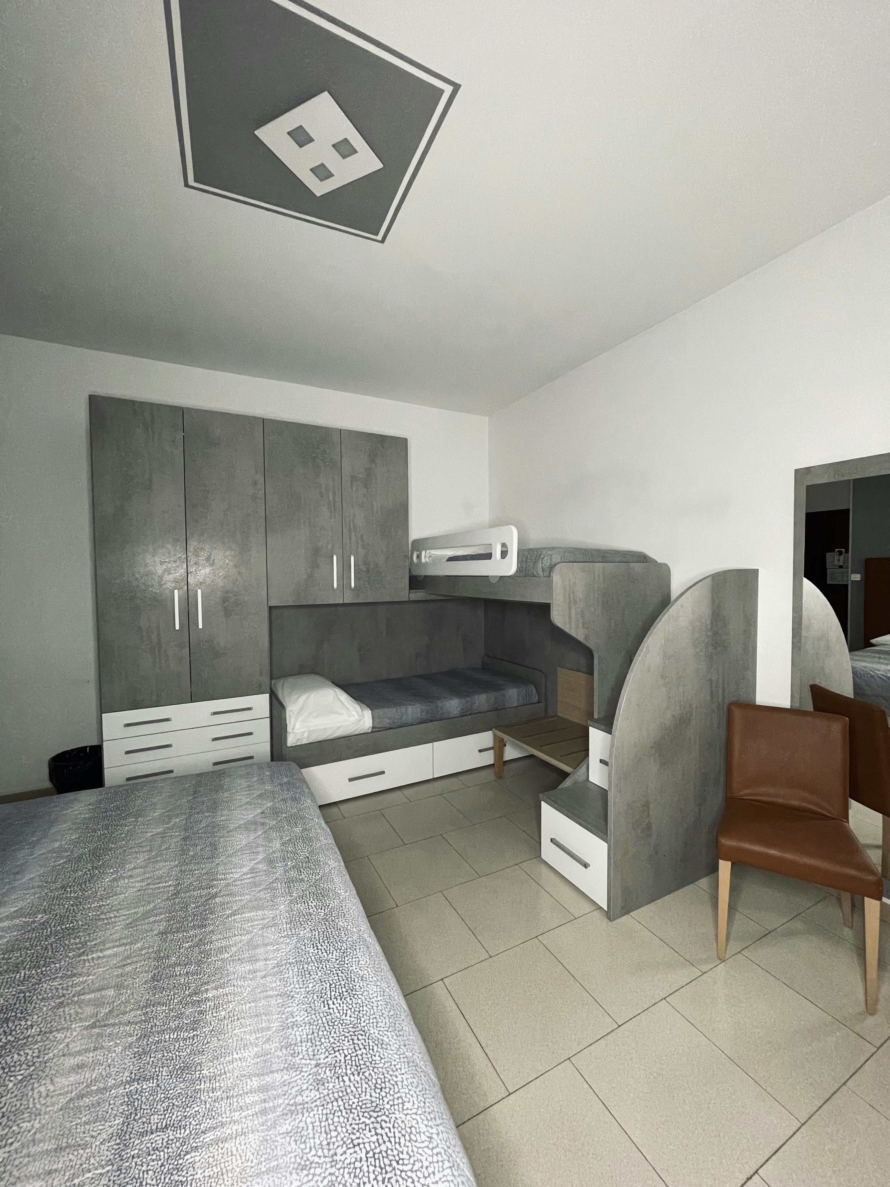Flying Hotel 13/22