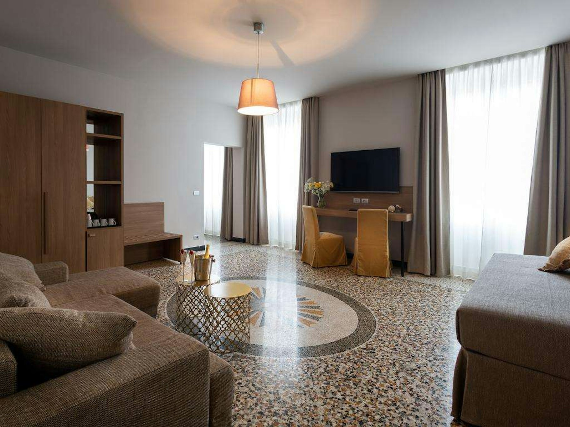 Hnn Luxury Suites 34/50