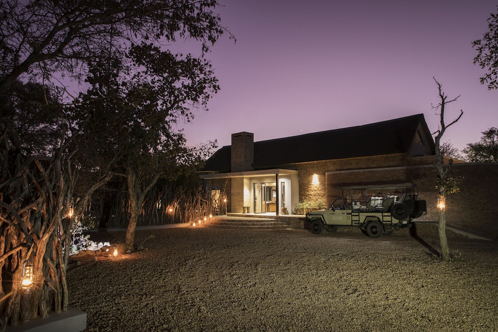 NAKO Safari Lodge 2/40