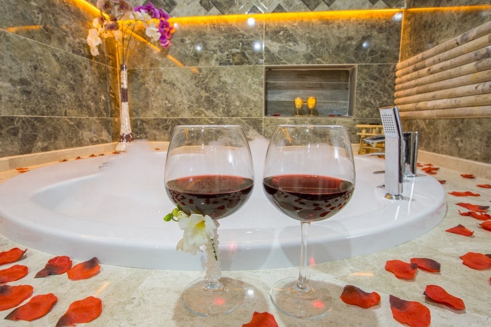 Elanis Suites 14/40