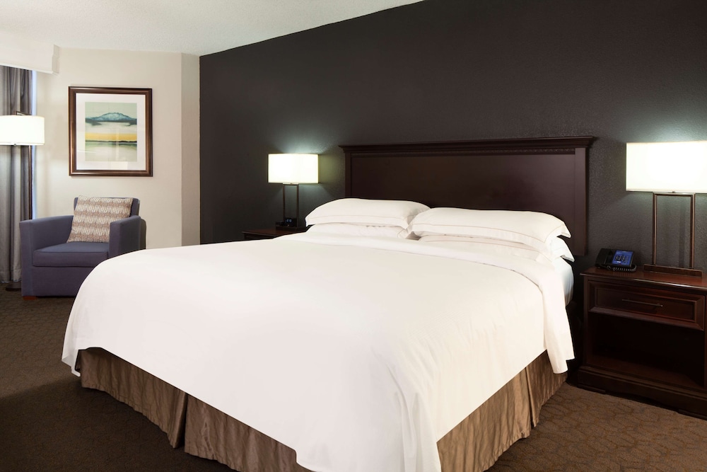 Compass Hotel Nassau Bay 7/65