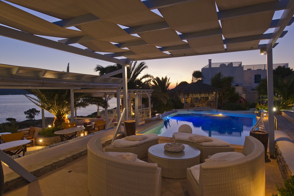 Dolphin Antiparos Villas and Suites 44/50