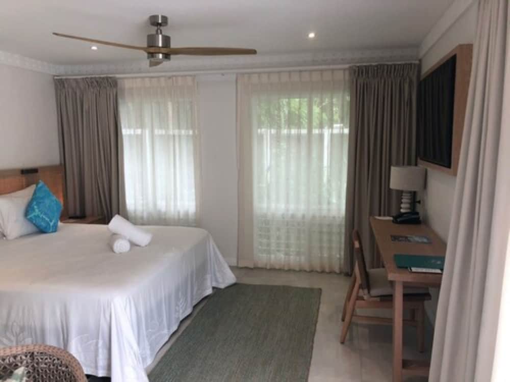 Little Polynesian Resort 10/64