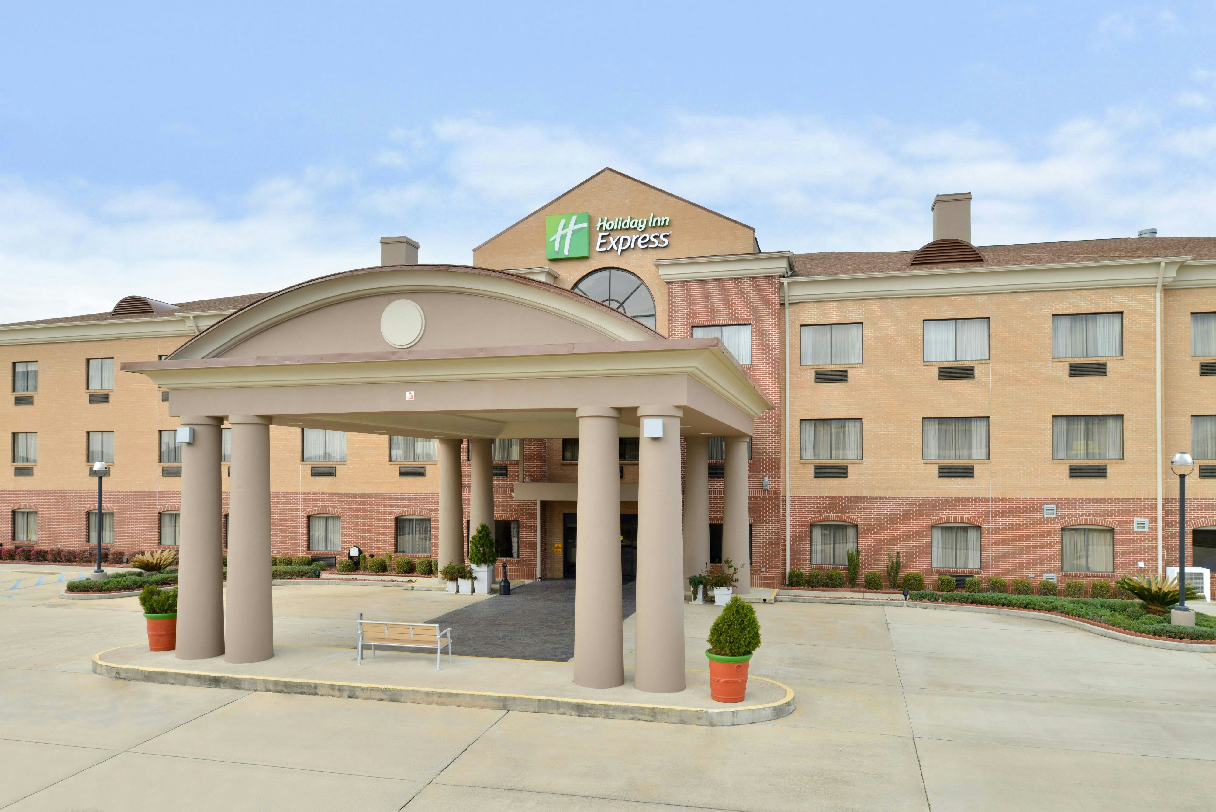 Holiday Inn Express Clanton 6/66