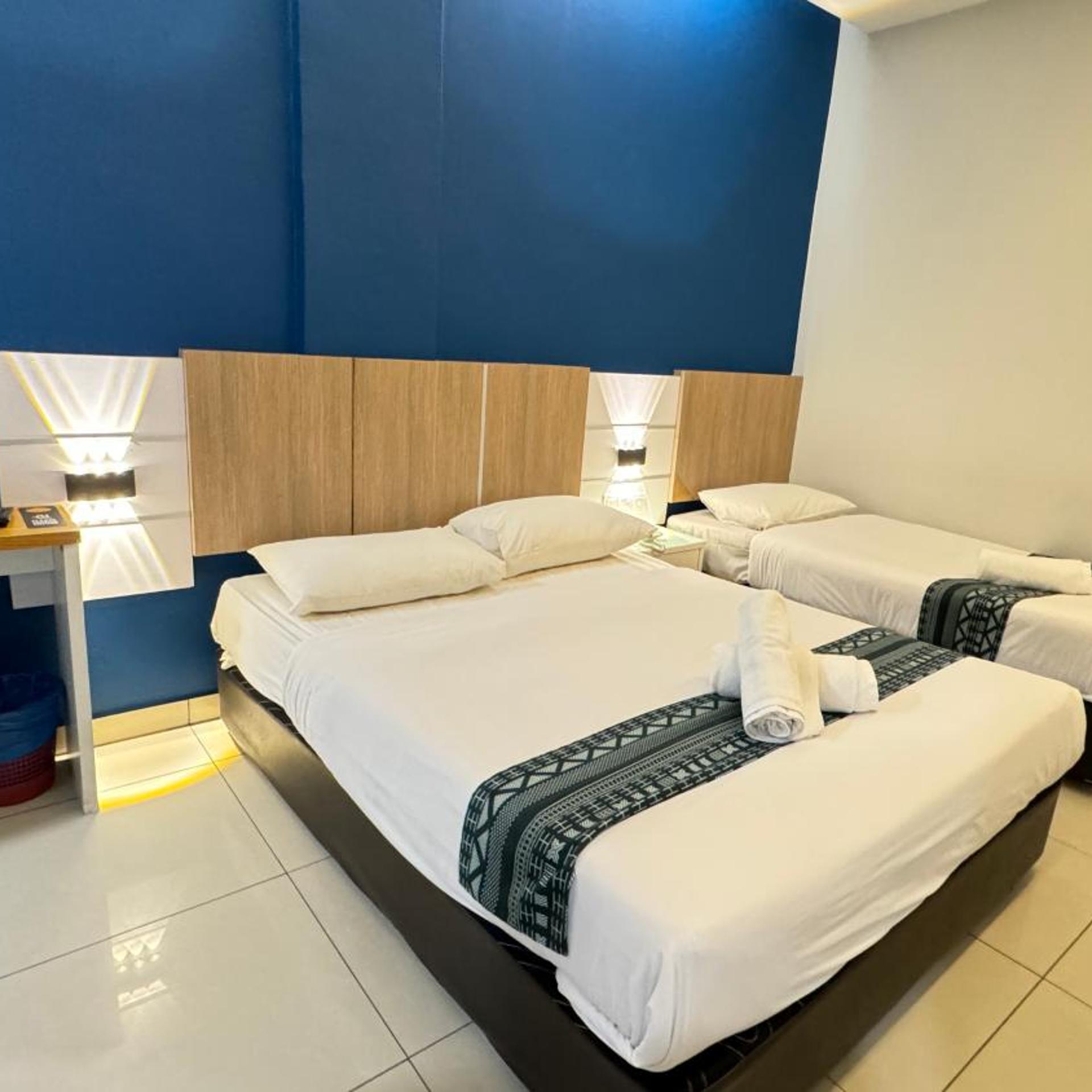 Room, Triple, No Window