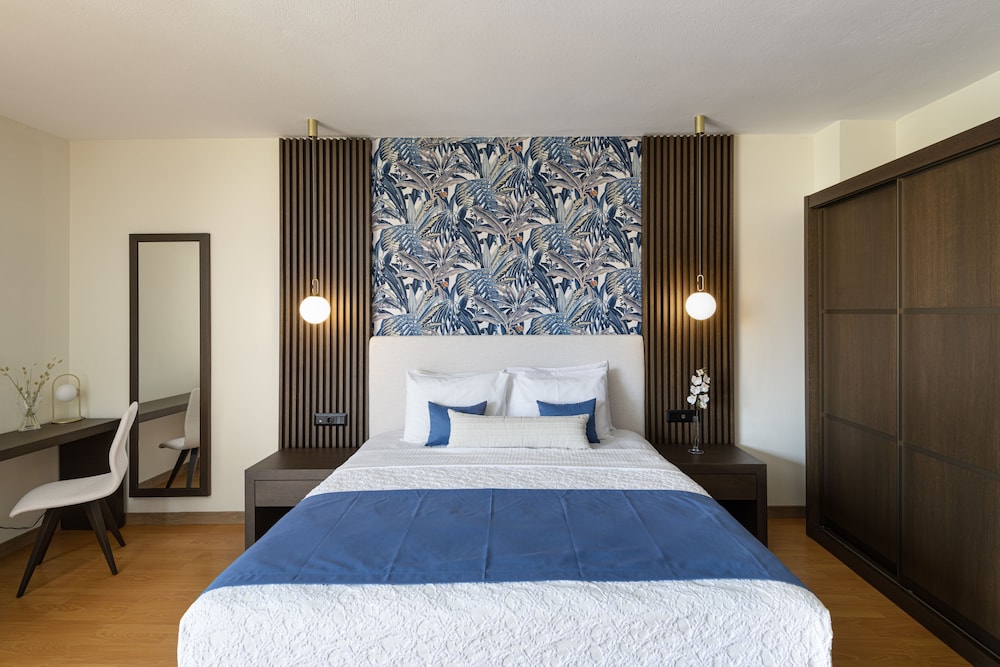 Junior Suite, Partial Sea View