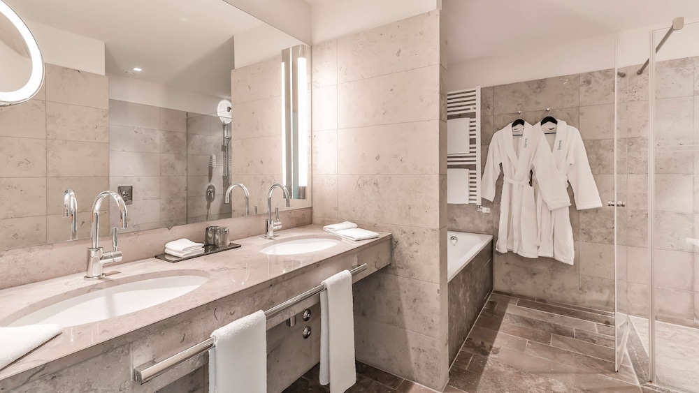 PRESIDENTIAL, SUITE