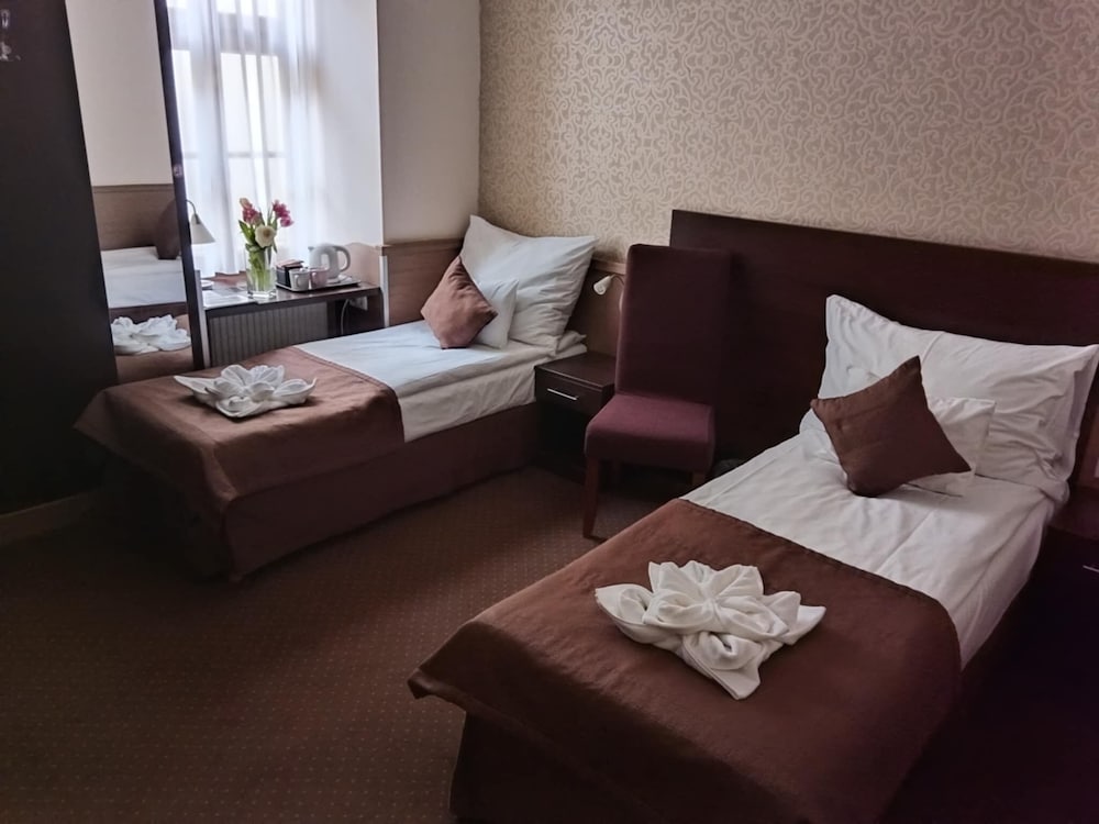 Central Hotel 21 39/54