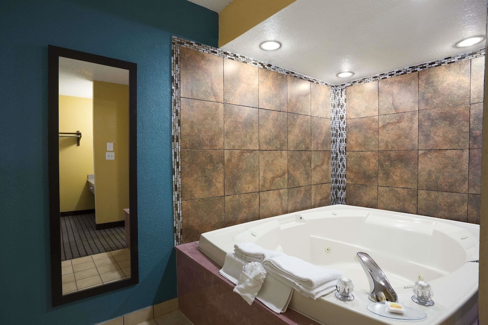 Days Inn By Wyndham Conway 19/33