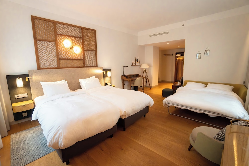 Premium, Twin Beds, Sofa
