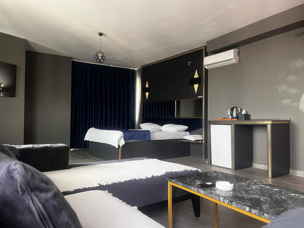 Hill Suites 32/34