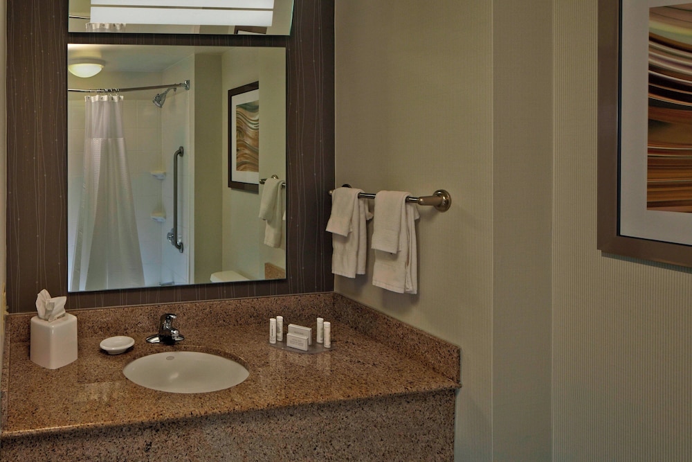 Room, Multiple Beds، Courtyard Providence Warwick 2/4