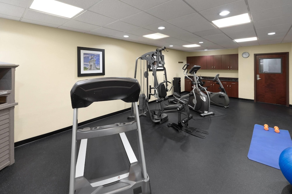 Days Inn & Suites by Wyndham Sam Houston Tollway 27/50