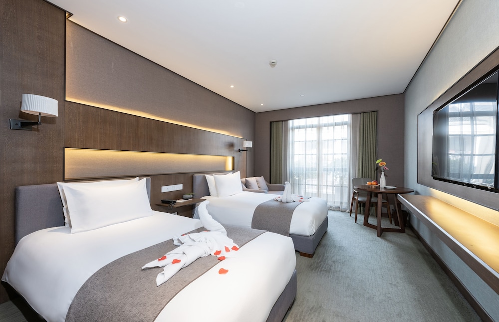DELUXE, TWIN BEDS