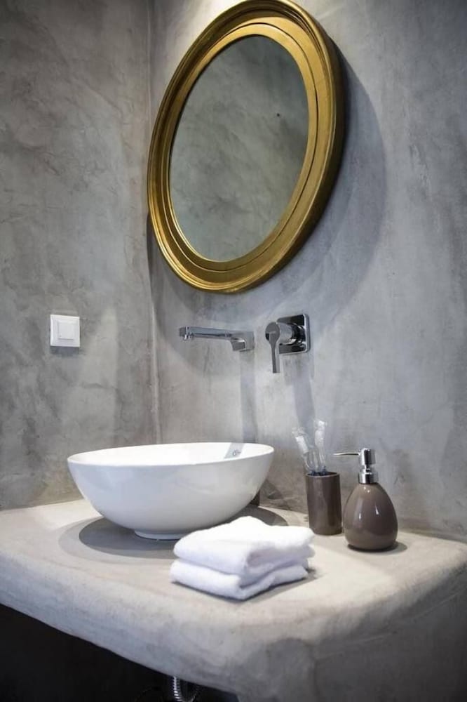 Bellou Suites 50/50