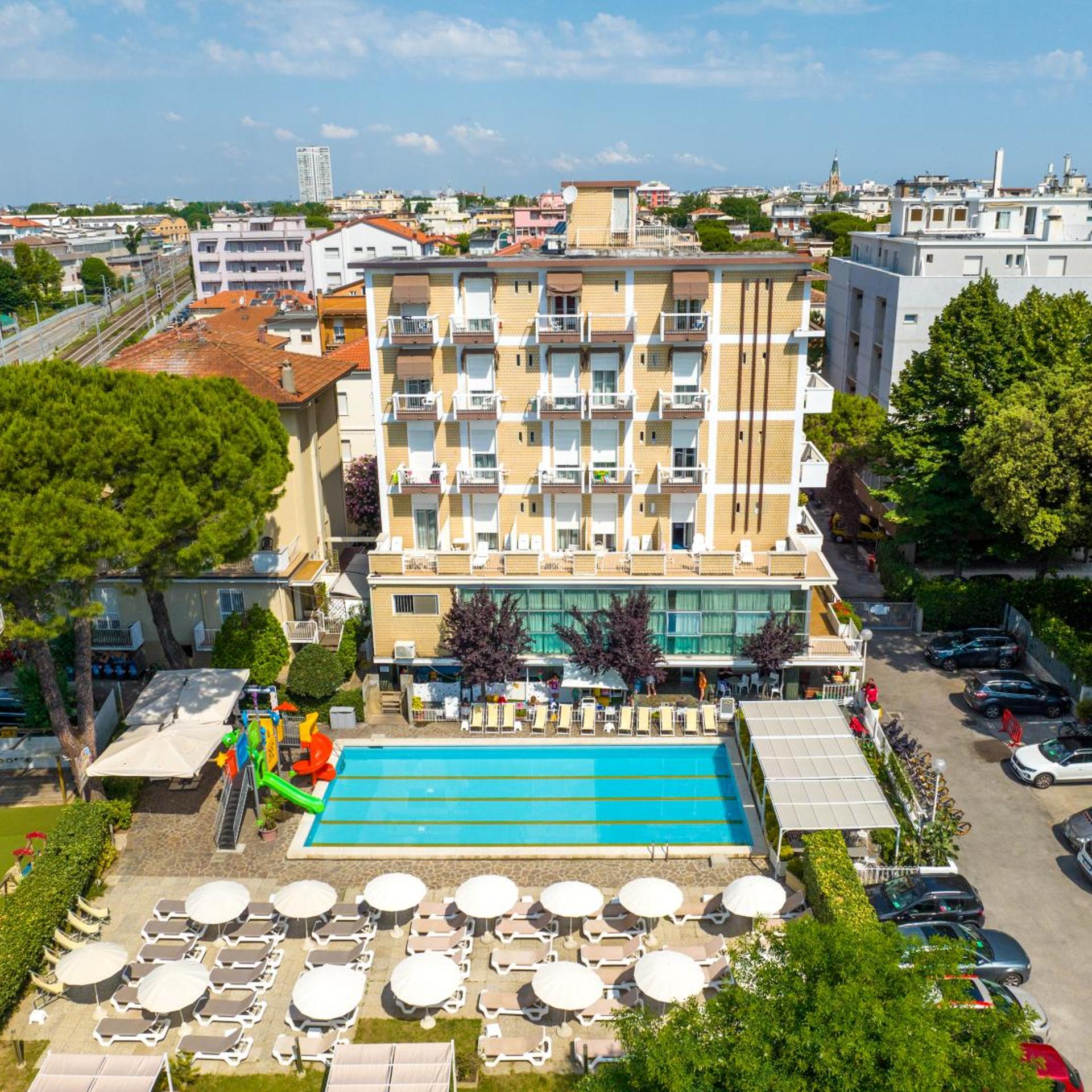 Hotel Lotus 3/50