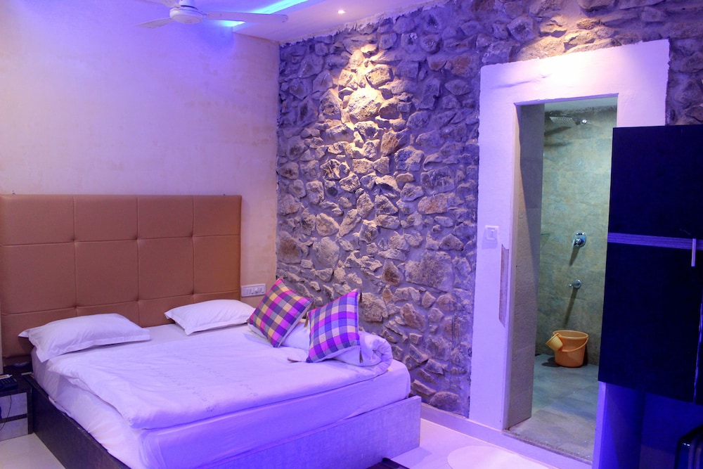 Hotel Toppers Corner Mount Abu 47/67