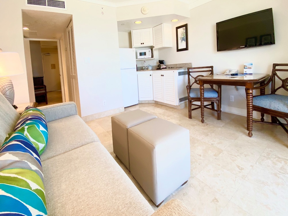 Tradewinds Island Grand Resort 27/65