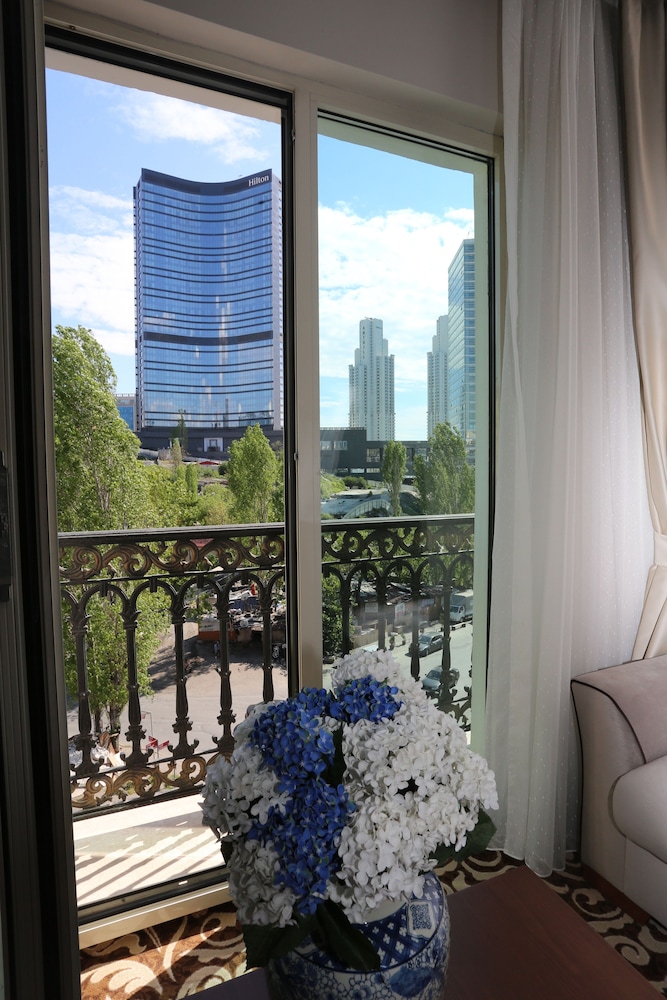 K SUITES HOTEL 38/58