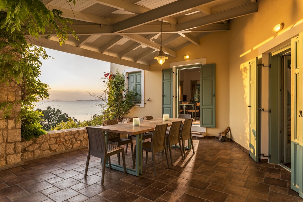 Electra Beachfront Villa 24/50