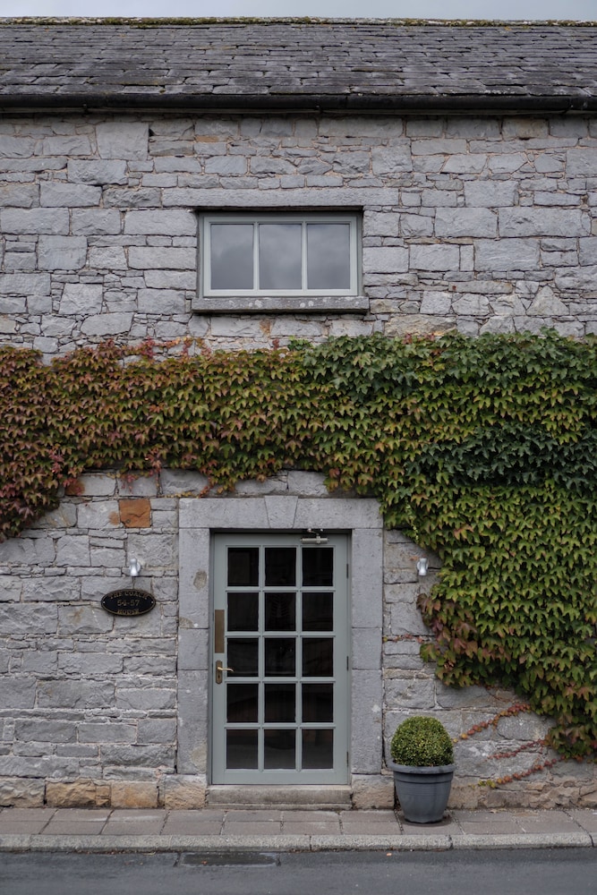 Cabra Castle Hotel 4/50