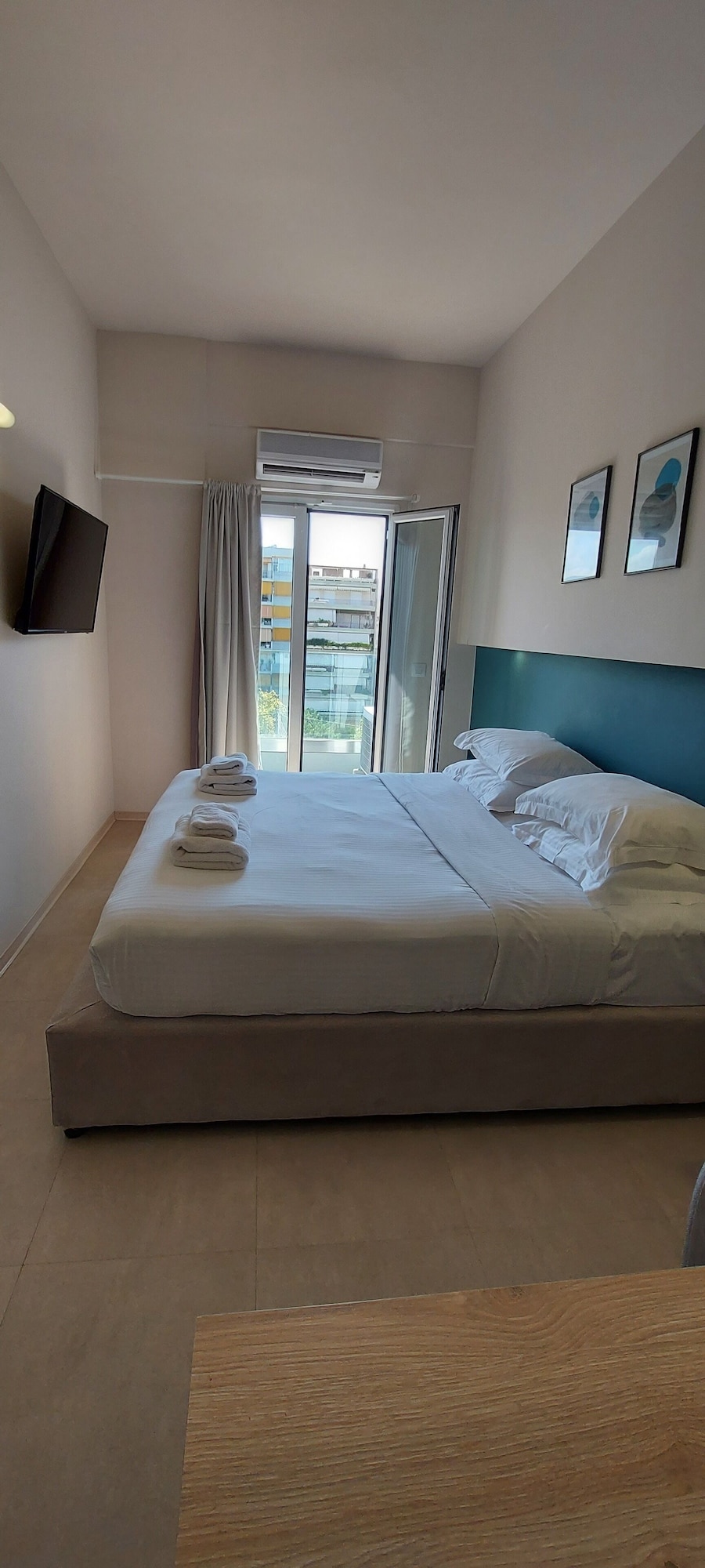 Room, Sea View