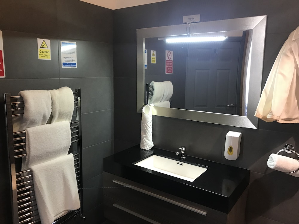 Bennetts Hotel 47/50