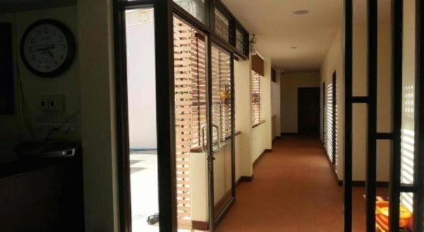 Ponburi Hotel 75/90